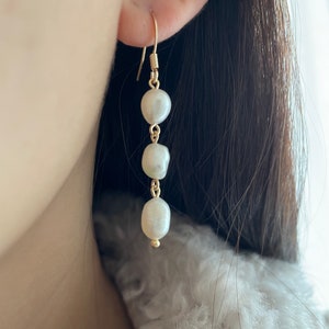 Barocke Perlen Ohrringe, Süßwasserperlen Hängeohrringe, Orecchini di perle d'acqua dolce, vergoldet 14k, Elegante immagine 5