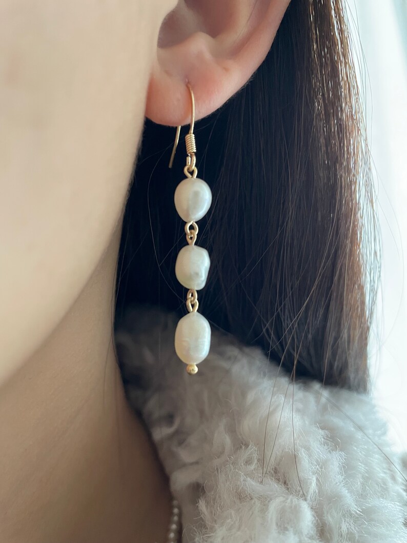 Barocke Perlen Ohrringe, Süßwasserperlen Hängeohrringe, Orecchini di perle d'acqua dolce, vergoldet 14k, Elegante immagine 5