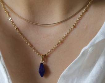 Pozłacany naszyjnik z lapis lazuli | Wisiorek z kamieniem szlachetnym w kształcie łzy