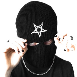 Deus da Morte capuz preto bordado