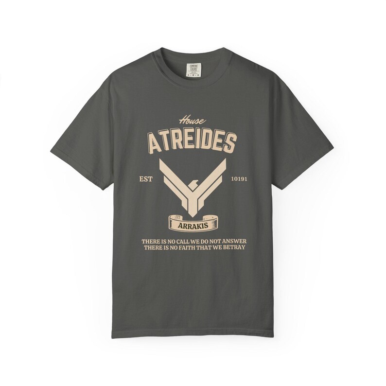 Camiseta con el Sigilo de la Casa Atreides: Superviviente de Arrakis - Sci-Fi Apparel imagen 7