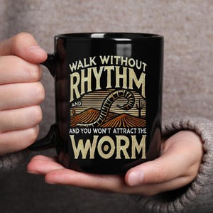 Sandwurm Kaffeetasse • Wüsten Planet Sci-Fi Tasse • Bücherwurm Schwarze Keramiktasse 11oz 15oz • Fantasy Fan Geschenk • Space Saga Küche Dekor