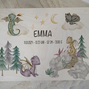 Erinnerungskiste Drachen Baby personalisiert Zum aufbewahren und dekorieren Geschenkidee zur Taufe oder Geburt Bild 2