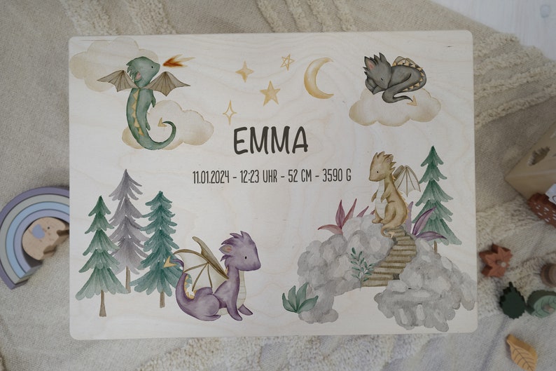 Erinnerungskiste Drachen Baby personalisiert Zum aufbewahren und dekorieren Geschenkidee zur Taufe oder Geburt Bild 2