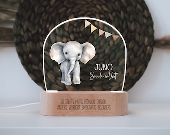 Nachtlampje "Olifant" gepersonaliseerd gemaakt van acryl, houten voet en glas kunnen apart gegraveerd worden, persoonlijk cadeau voor een doop of geboorte