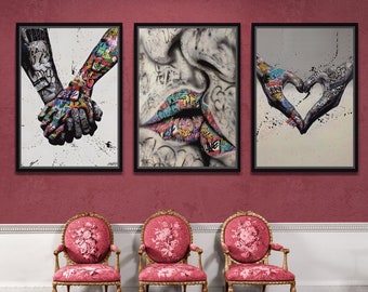 BANKSY Set of 3 Graffiti Wall Art, Valentine&#39;s Day Gift, Love and Kissing Framed Canvas, Banksy Heart Graffiti Art, Gold Framed Canvas