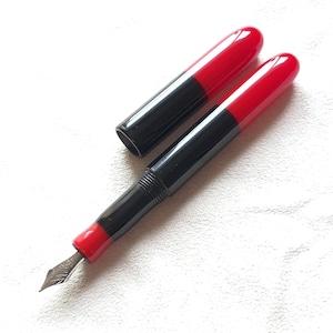 Pluma estilográfica de resina hecha a mano - Eclipse solar (con plumín Schmidt)