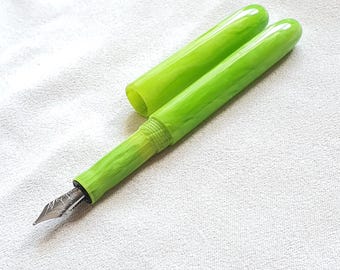 Pluma estilográfica Catalin hecha a mano (con plumín Schmidt)