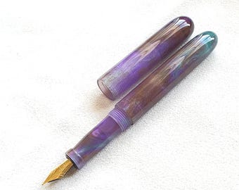 Handgjord reservoarpenna i harts (med Schmidt-spets).