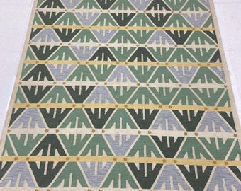 Handmade Wool Flat Weave Kilim Rug: Geometric Design