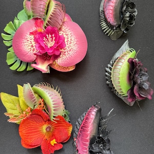 Venus Flytrap Hair Clip Tropical Tiki Faux Flower Green Leaf Accents