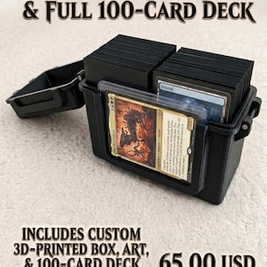 Op de afbeelding: Een zwarte 3D-geprinte deckbox met een deck van 100 kaarten. De voorkant heeft een displaygleuf met de kaart The First Sliver. Tekst: The First Sliver's Commander Deck Box & Full 100-Card Deck, Includes Custom 3D-Printed Box, Art, & 100-Card Deck 65.00 USD, Slide Right to Preview the Decklist.
