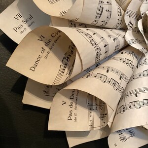 Large 16 Sheet Classical Music Paper Cone Wreath Swan Lake for Music ...