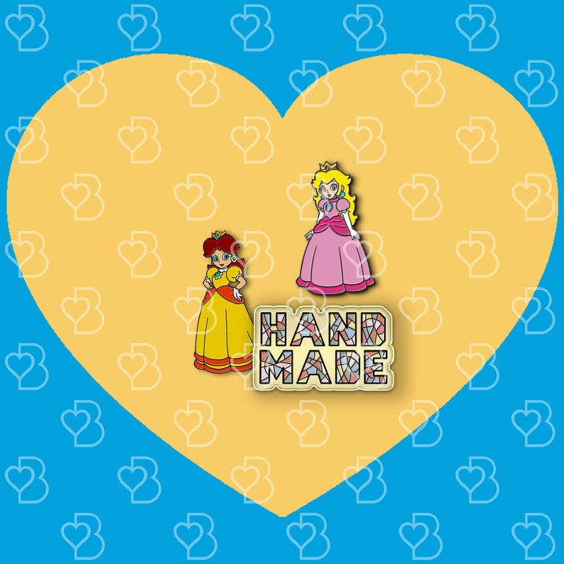 K&ouml;nnte beinhalten: Zwei handgefertigte Emaille-Pins mit Prinzessin Peach und Daisy aus der Super Mario Bros. Videospielserie. Die Pins sind gelb, pink und wei&szlig; mit schwarzen Umrissen. Der Text "HANDMADE" ist in bunten Mosaikfliesen.