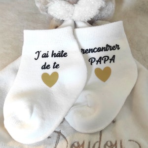 Baby socks announcing pregnancy dad