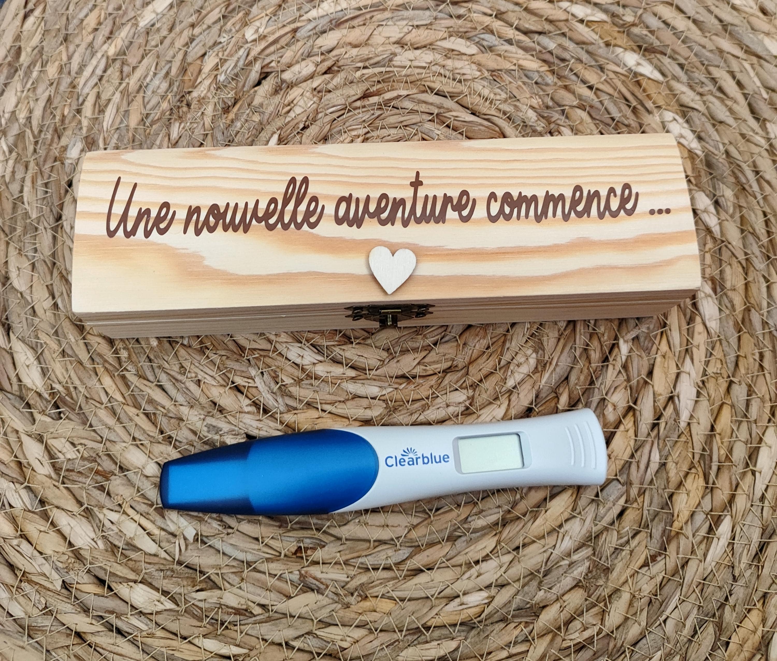 CHGCRAFT Boîte Souvenir Test De Grossesse En Bois - Coffret Annonce Grossesse Avec Cœur, Plumes Et Cadenas - 8x2x1.2 Pouces