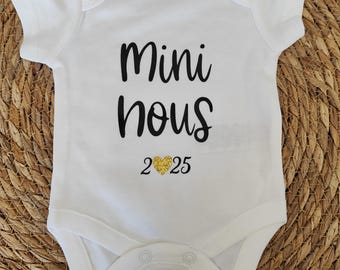 Ensemble Bébé "1 + 1 = 3 – Mini Nous En Préparation" – Body