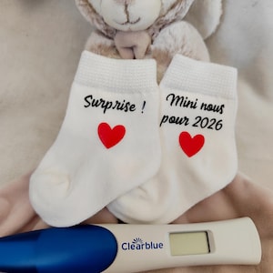 Chaussettes bébé annonce grossesse - Surprise ! Mini nous pour 2026 - annonce grossesse grossesse