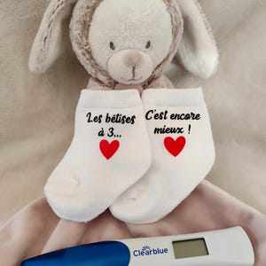 Chaussettes bébé annonce grossesse - Les bêtises à 3 c'est encore mieux - annonce grossesse famille  - annonce grossesse personnalisée