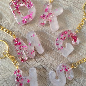 Porte clés résine lettre - Porte clés initiale - porte clés prénom - cadeau femme personnalisé - porte clés lettre - cadeau maîtresse