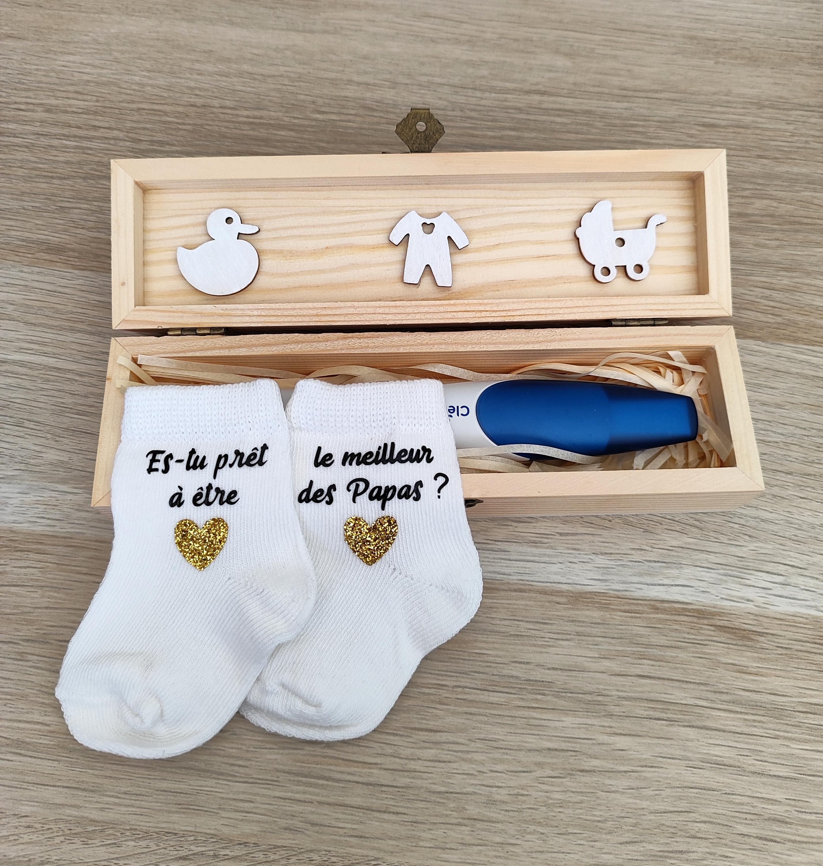 Coffret Cadeau D'annonce De Grossesse - Chaussettes Bébé + Cartes Pour La Famille
