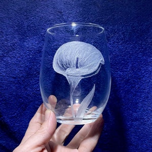 Sale!: Calla Lily Engraved Wine Glass! Stemless Etched Wine Glass. Personalized for Mom, Dad or Anniversary! Hand-Made Glass Art Custom Gift