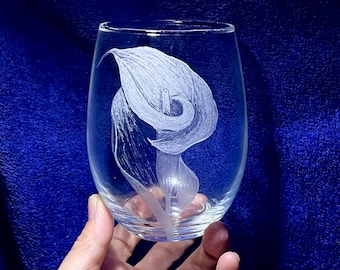 Calla Lily Engraved Wine Glass! Stemless Etched Wine Glass. Personalized for Mom, Dad or Anniversary! Hand-Made Glass Art Custom Gift