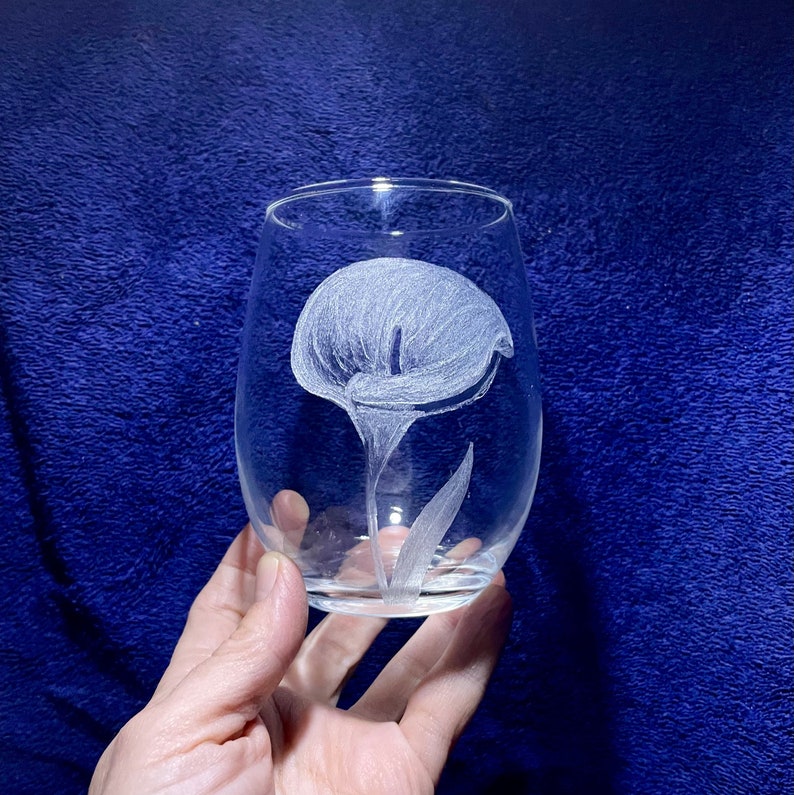 Sale: Calla Lily Engraved Wine Glass Stemless Etched Wine Glass. Personalized for Mom, Dad or Anniversary Hand-Made Glass Art Custom Gift image 1