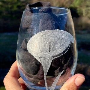 Sale: Calla Lily Engraved Wine Glass Stemless Etched Wine Glass. Personalized for Mom, Dad or Anniversary Hand-Made Glass Art Custom Gift image 3