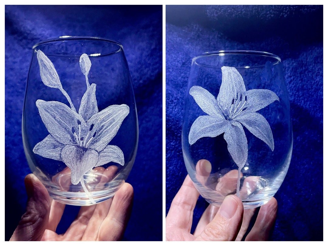 Set of 2 Lilies Etched Wine Glasses One of a Kind Set Lily Flower Wine Glasses Wine Glass Gift