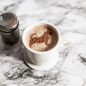バセットハウンド コーヒー ステンシル | 再利用可能なダスティング ステンシル | コーヒーと犬好きへのギフト | 犬用ベーカリー ステンシル | 3 つの異なるサイズのセット