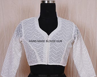 Blusa sari de georgette bordada: abertura delantera, mangas tres cuartos