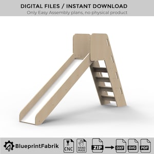 Könnte beinhalten: Eine hölzerne Kinderrutsche mit weißer Rutschfläche und Treppe. Die Rutsche ist hellbraun und trägt den Text "DIGITAL FILES / INSTANT DOWNLOAD" und "Only Easy Assembly plans, no physical product".