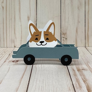 Carte pop-up chien en voiture