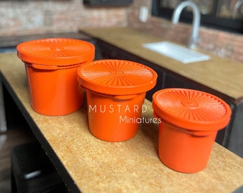 Set van 3 vintage oranje miniatuurpoppenhuiscontainers voor voedselopslag