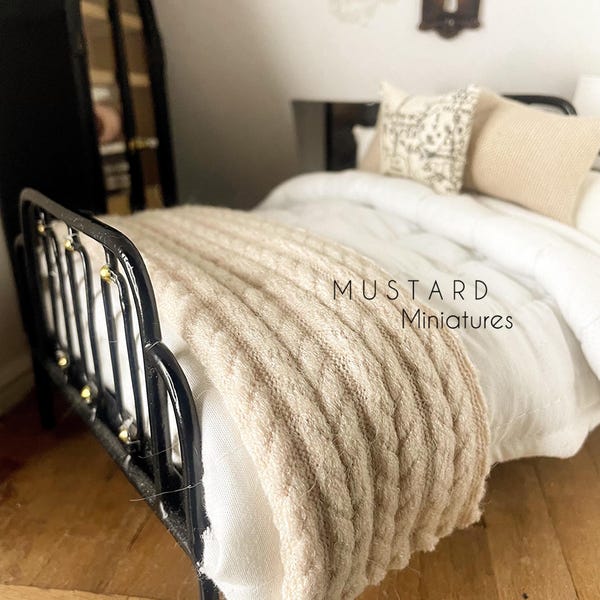 Coperta in maglia a trecce moderna in miniatura per casa delle bambole, scala 1:12, beige, decorazione decorativa