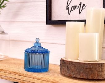 VERKOOP! 1:12 poppenhuis miniatuur korte blauwe pot met deksel, miniatuur snoepschaaltje, trinket