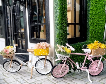Bicicleta en miniatura para casa de muñecas en color blanco o rosa