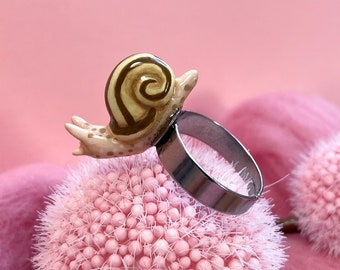 Anel de declaração de caracol/Joias de argila de polímero delicadas e realistas/Peculiares/Presente para jardineiro/Nature Gardencore/Goblincore/Cottagecore