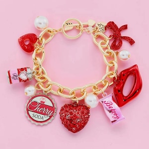NYTT Betsey Johnson Love Spell Charm Armband Y2K Guldfärgad Hjärtberlock Nytt med Etiketter