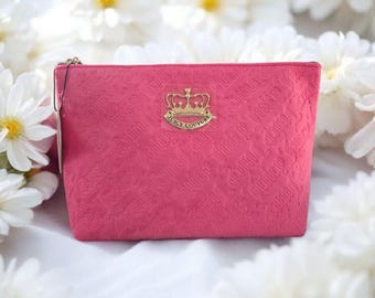 新品 Juicy Couture ピンクエンボス加工 コスメバッグ 12インチ×8インチ 新品タグ付き