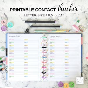 Peut inclure: Un carnet de suivi de contacts imprimable aux couleurs pastel. Le carnet est ouvert, affichant des pages lignées pour les informations de contact. La couverture indique "PRINTABLE CONTACT tracker" et "LETTER SIZE / 21,6cm x 27,9cm".