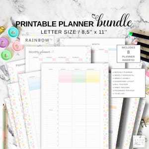 Könnte beinhalten: Ein druckbares Planer-Bundle mit Regenbogen-Thema. Das Bundle enthält 8 Planer-Einsätze mit Optionen für die monatliche, wöchentliche und tägliche Planung. Die Planerseiten sind im Format 21,6 cm x 27,9 cm und verfügen über pastellfarbene Akzente und Tupfen.