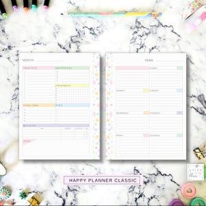 K&ouml;nnte beinhalten: Eine druckbare Happy Planner Classic Monats- und Jahresplaner-Vorlage mit Pastellfarben und einem Punkte-Muster. Die Vorlage enth&auml;lt Abschnitte f&uuml;r Dinge, die zu tun sind, Hauptpriorit&auml;ten, Termine, Anrufe/E-Mails, Eink&auml;ufe, Rechnungen, die zu bezahlen sind, und Notizen. Der Jahresabschnitt enth&auml;lt eine Spalte f&uuml;r jeden Tag der Woche.