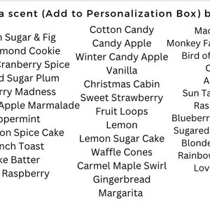 K&ouml;nnte beinhalten: Eine Liste mit 30 verschiedenen D&uuml;ften f&uuml;r eine Personalisierungsbox. Die D&uuml;fte umfassen:  Zuckerwatte, Apfelbonbon, Winter-Apfelbonbon, S&uuml;&szlig;e Erdbeere, Frucht-Loops, Zitrone, Zitronen-Zuckerkuchen, Waffelh&ouml;rnchen, Karamell-Ahorn-Swirl, Lebkuchen, Margarita, Brauner Zucker & Feige, Gezuckerter Mandelkeks, Orange-Cranberry-Gew&uuml;rz, Gefrorene Zuckerpflaume, Maulbeer-Wahnsinn, Cranberry-Apfel-Marmelade, Pfefferminze, Zimt-Gew&uuml;rzkuchen, Franz&ouml;sischer Toast, Kuchenteig, Blaue Himbeere, Macaron, Affenfurz (Banane), Paradiesvogel, Cola, Apfel, Sonnenbr&auml;unungslotion, Himbeere, Blaubeer-Macaron, Gezuckerte Kiwi-Melone, Blonder Moment, Regenbogen-Sorbet, Liebeszauber.