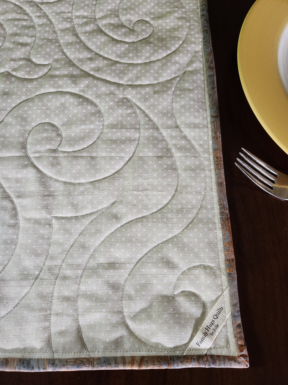 Under Swamp CP0605003CL Quilted Table Runner