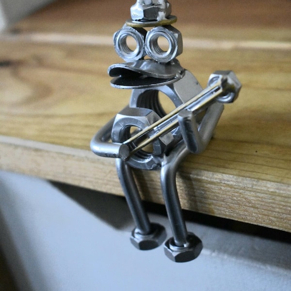 Frog Blues' Nut&Bolt Art. Scrap metal sculpture / Figure - Frog Playing a Banjo