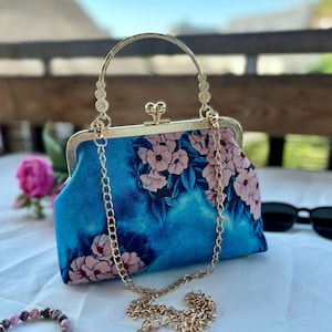 Chinesische Tasche mit Stickerei, Blaue Abendtasche, Qipao Satintasche, Vintage Handtasche, Clic Clack Tasche, Satin Tasche, Mit Blumen bestickte Tasche