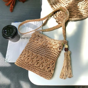 Stroh Umhängetasche, Beige Rattan Style Cross Body Bag, Handgewebte Tasche mit Riemen, gewebte Tasche, kleine Boho Tasche, Stroh Geldbörse, Resort tragen