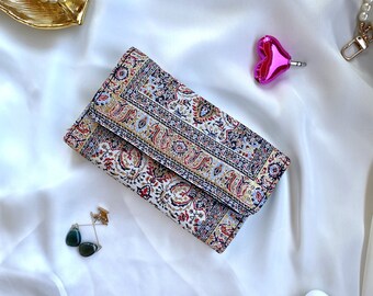 Cartera floral para mujer pequeña, Cartera fotográfica única, Carteras delgadas y ligeras, Cartera doble para niñas, Cartera boho colorida hecha a mano